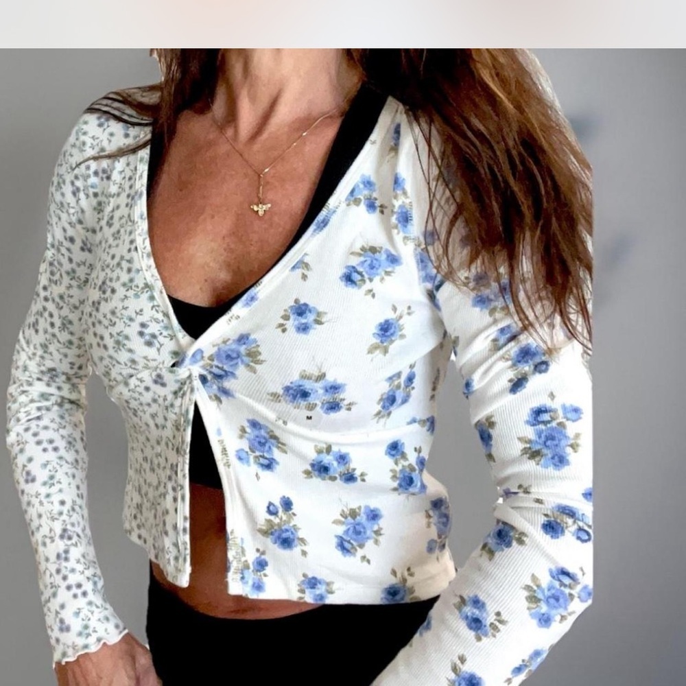 Aeropostale White and Blue Ribbed‎ Top